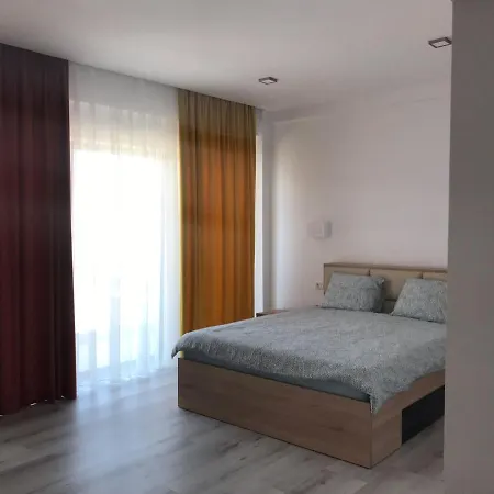 מלון דירות Idila Paradis 3*