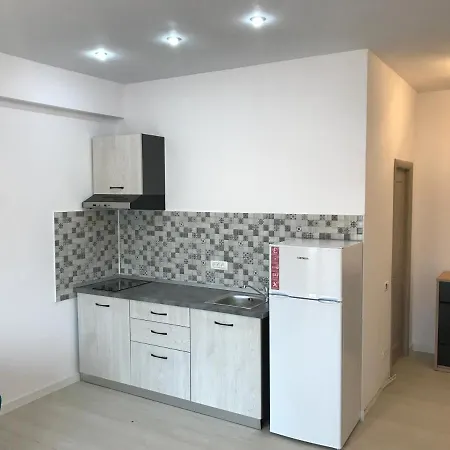 מלון דירות Idila Paradis 3*